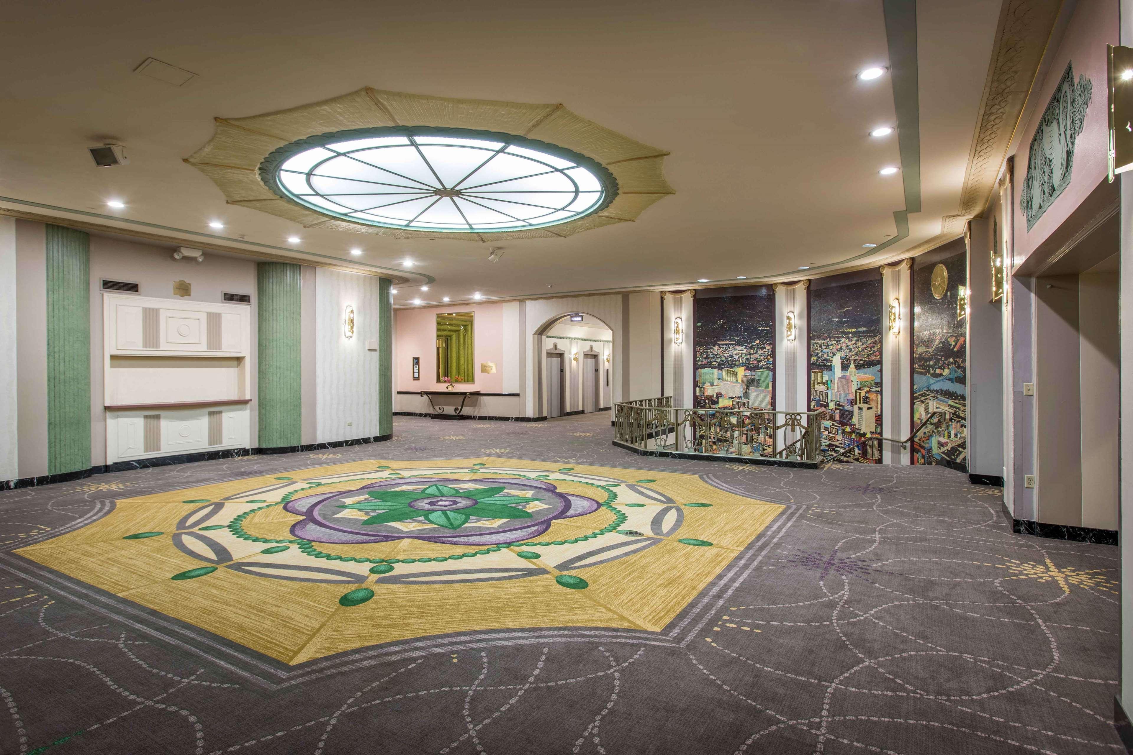 Hilton Cincinnati Netherland Plaza Esterno foto